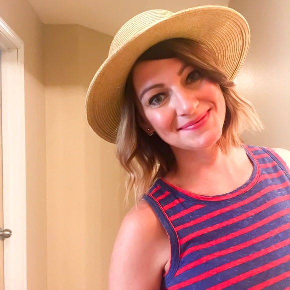 Meet your Posher, Amanda - Picture 1 of 1